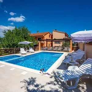 3* Pensjonat E-m With Private Pool